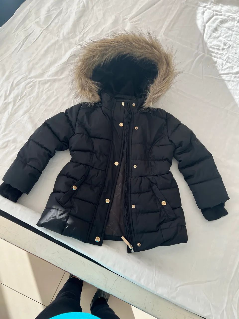 Jaqueta infantil quentinha com capuz  tamanho 4