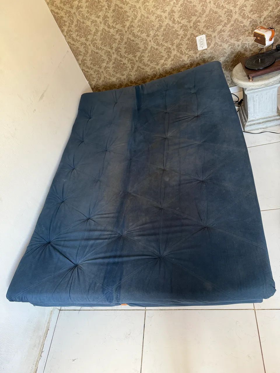 Sofá-Cama Futon 3 Lugares em Madeira - Foto 3