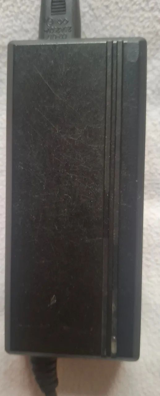 Fonte para notebook, marca FLEXCOM, modelo flx 6519001, 19 volts x 3,42A, 65  - Foto 2