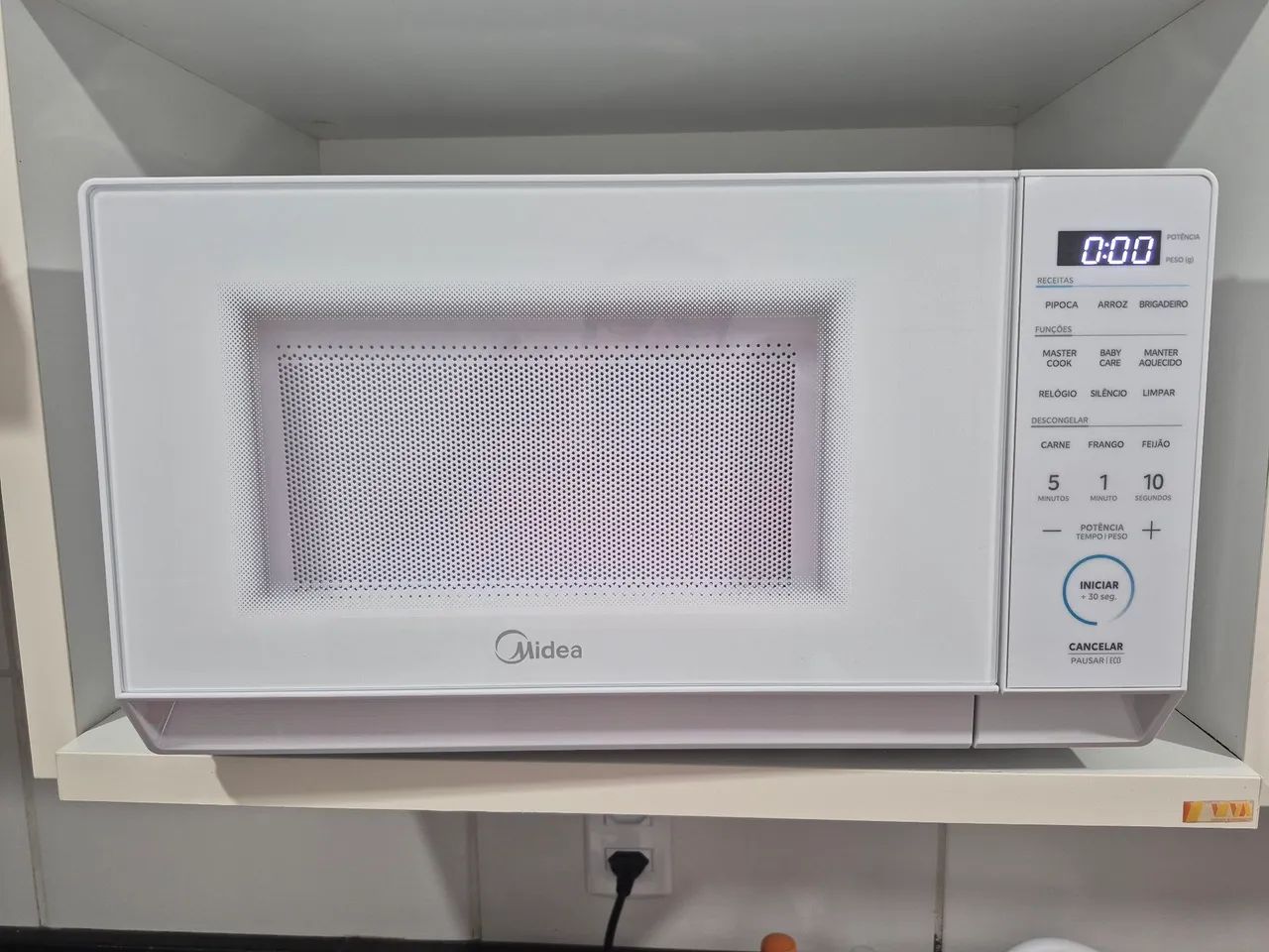 Micro-ondas praticamente NOVO