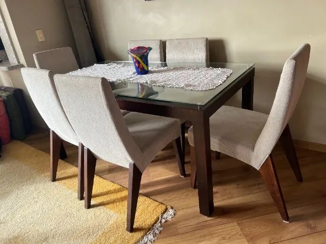 Mesa de jantar com cadeiras