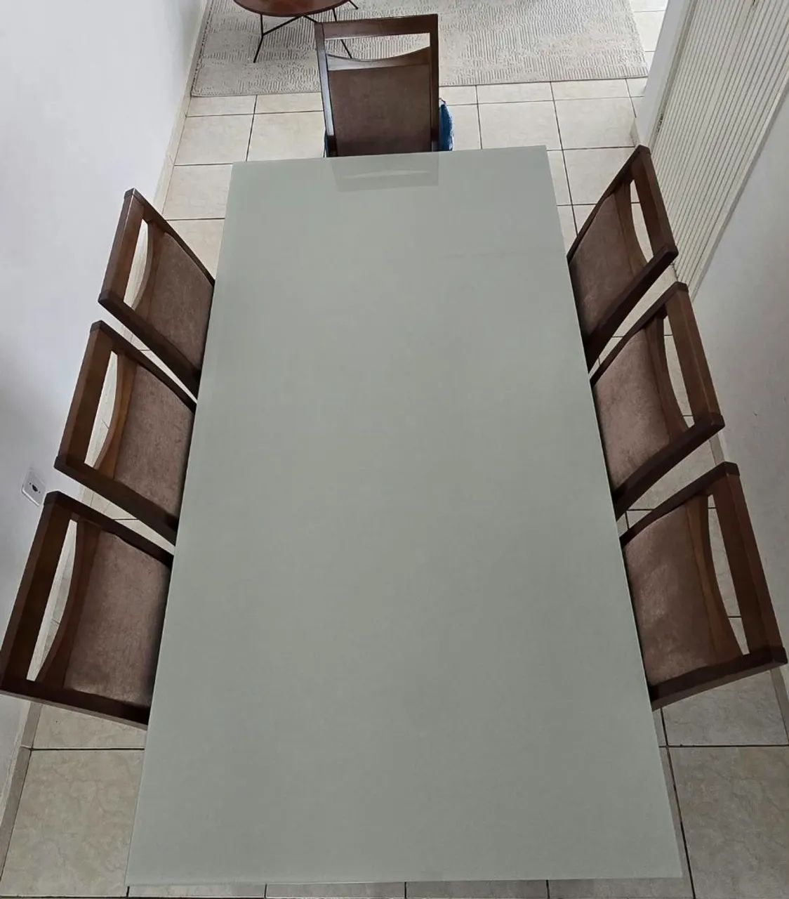 Mesa de jantar em madeira maciça com 8 cadeiras - Foto 2