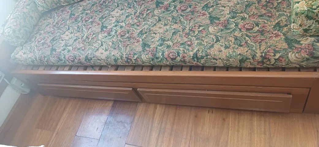 Sofa cama madeira maciça com duas gavetas 
