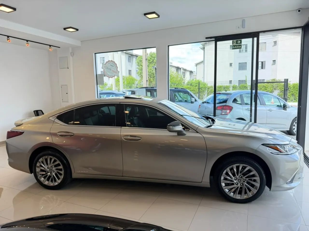 Lexus ES300h ES-300H ES300h 2.5 16V Aut. (hybrid), foto 4 de 20