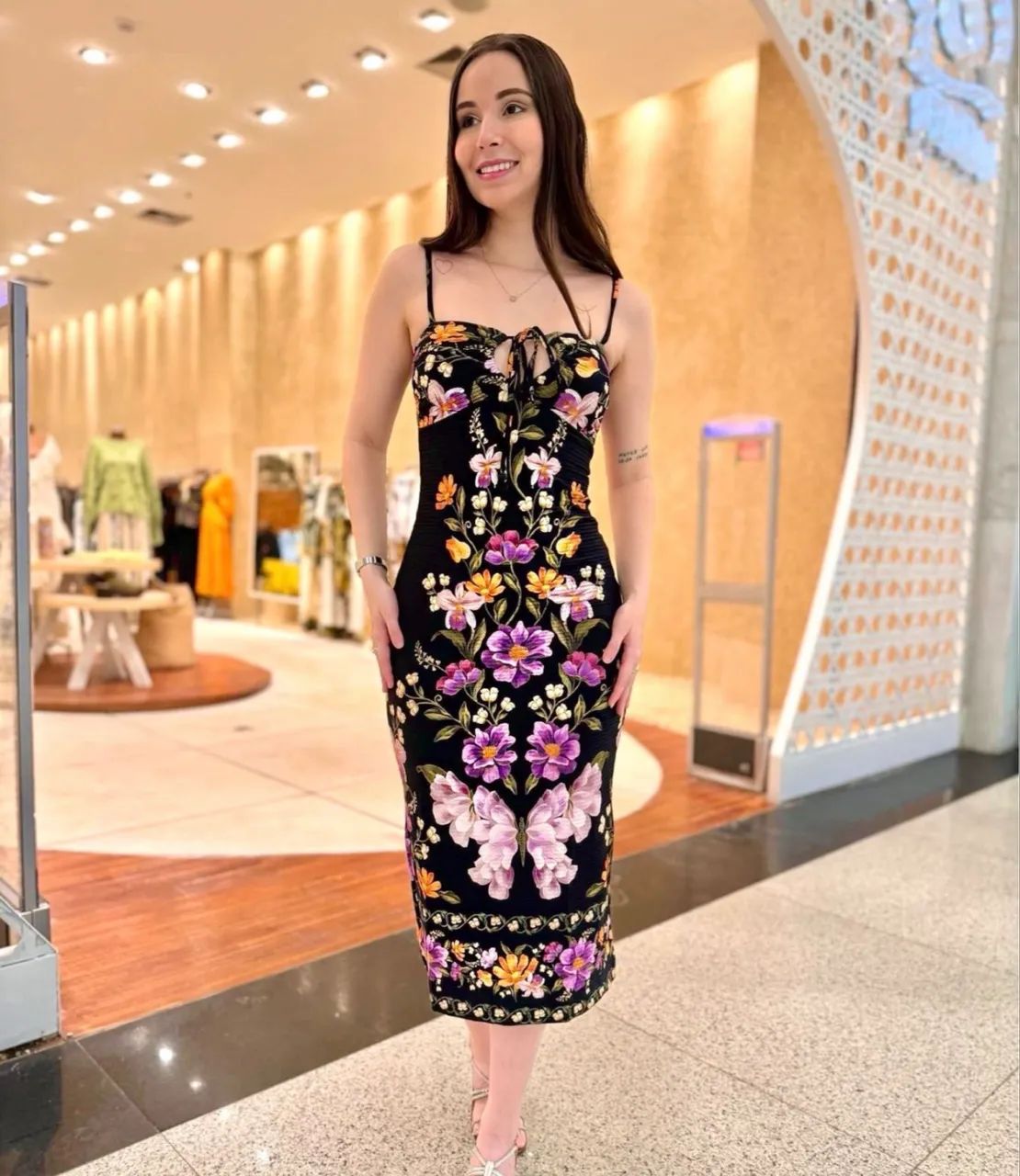 Vestido canelado estampa borboleta  em flor farm 