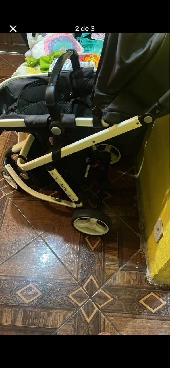 Vendo carrinho de bebê com Moisés e berço com colchão  - Foto 2