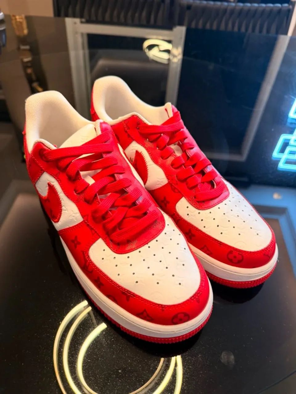 Tênis Nike Air Vermelho e Branco Louis Vuitton - Foto 2