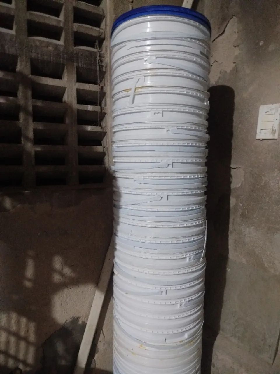 Bucket with lid