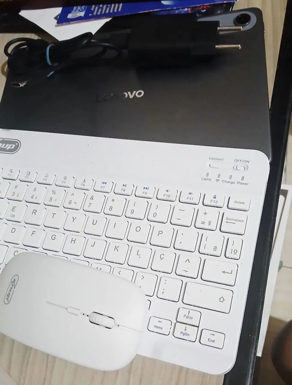 Tablet Lenovo 10' com teclado e mouse 