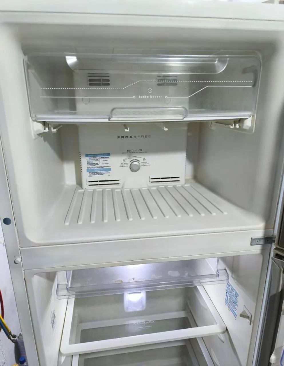 Geladeira Electrolux 330L Frost Free semi nova - Geladeiras e
