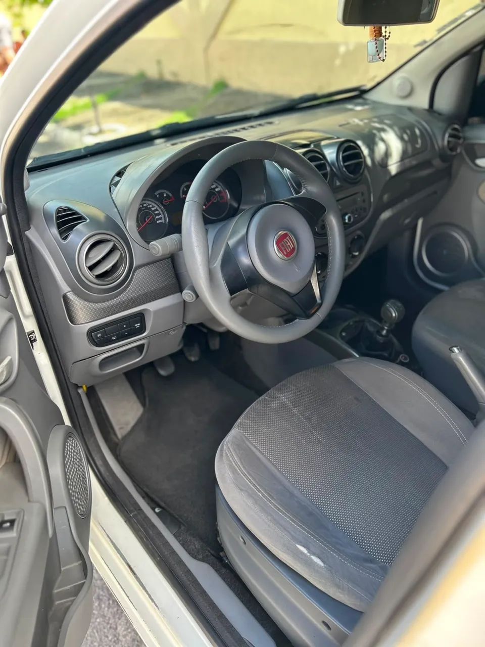 Fiat Palio Essence 1.6 Flex 16V 5P 2014 - Foto 2