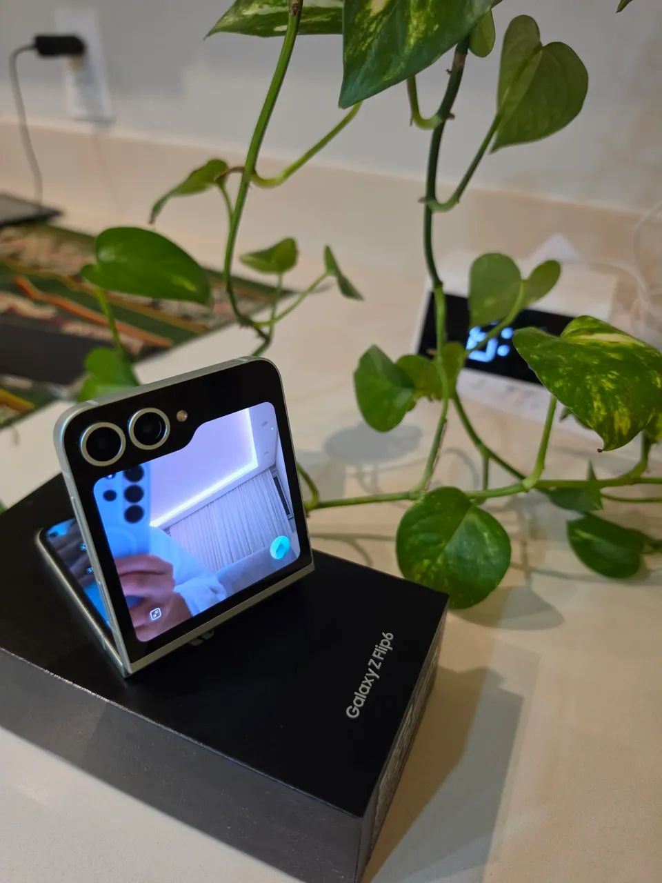 Galaxy Z Flip 6 - Perfeito estado 