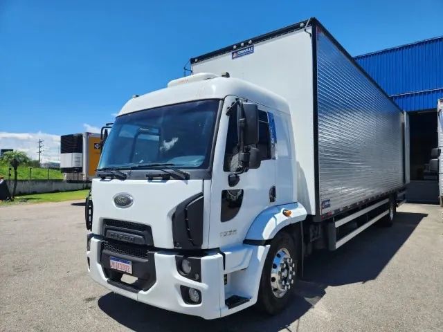 Caminhão Ford Cargo ano 2012 47- * whats