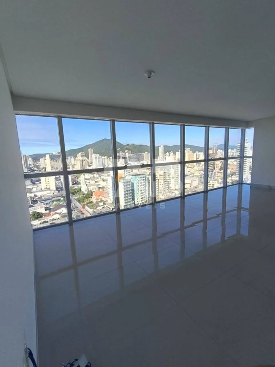 Lion Center | Sala comercial com 36,70m2 para locação
