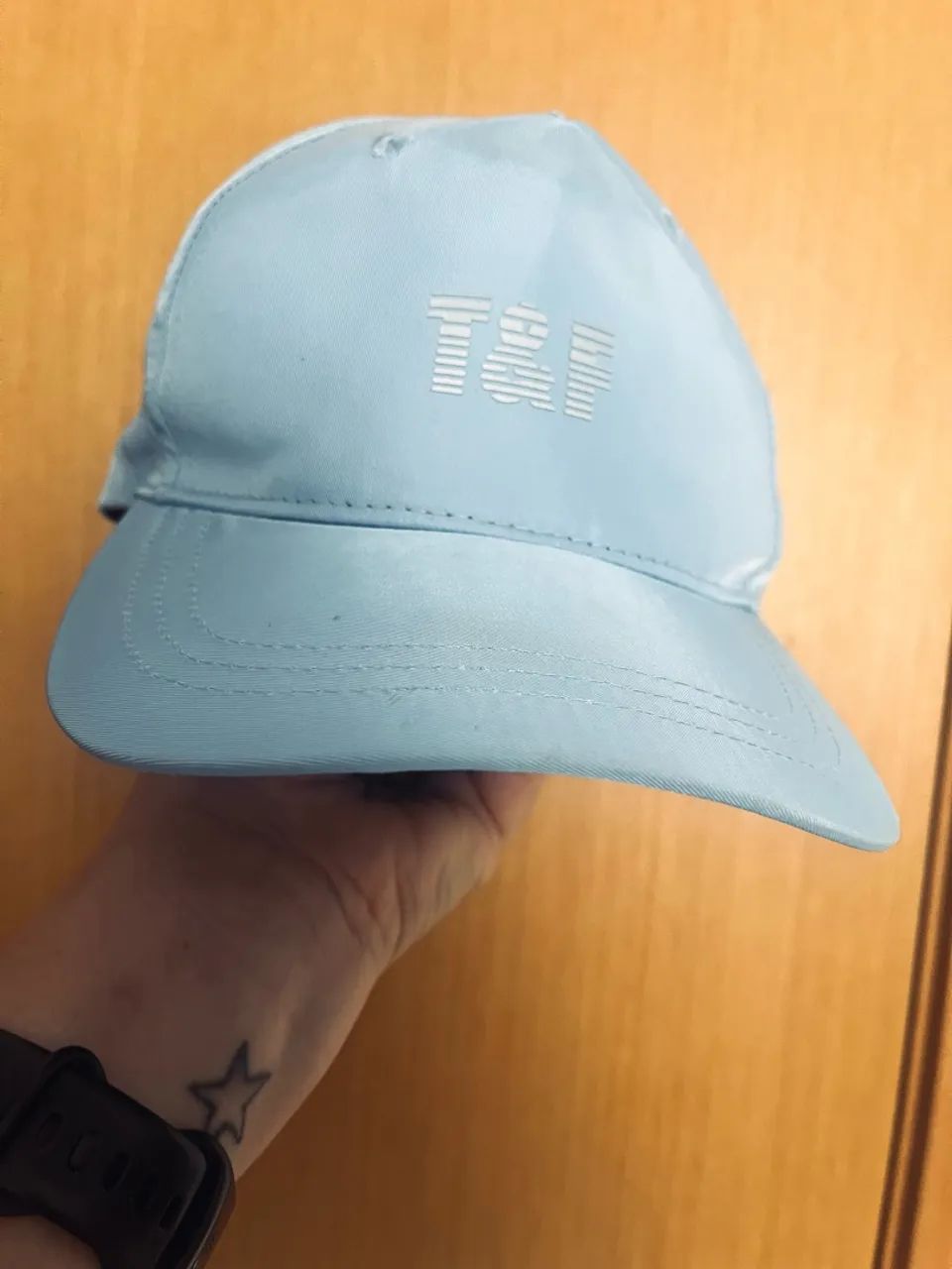 Boné Track & Field com proteção solar