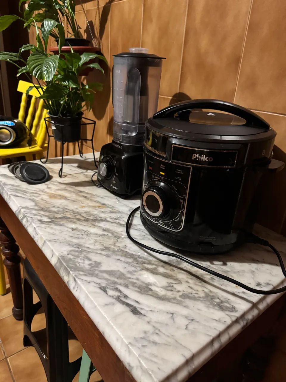 Mesa com tampa de mármore 90x70 - Foto 5