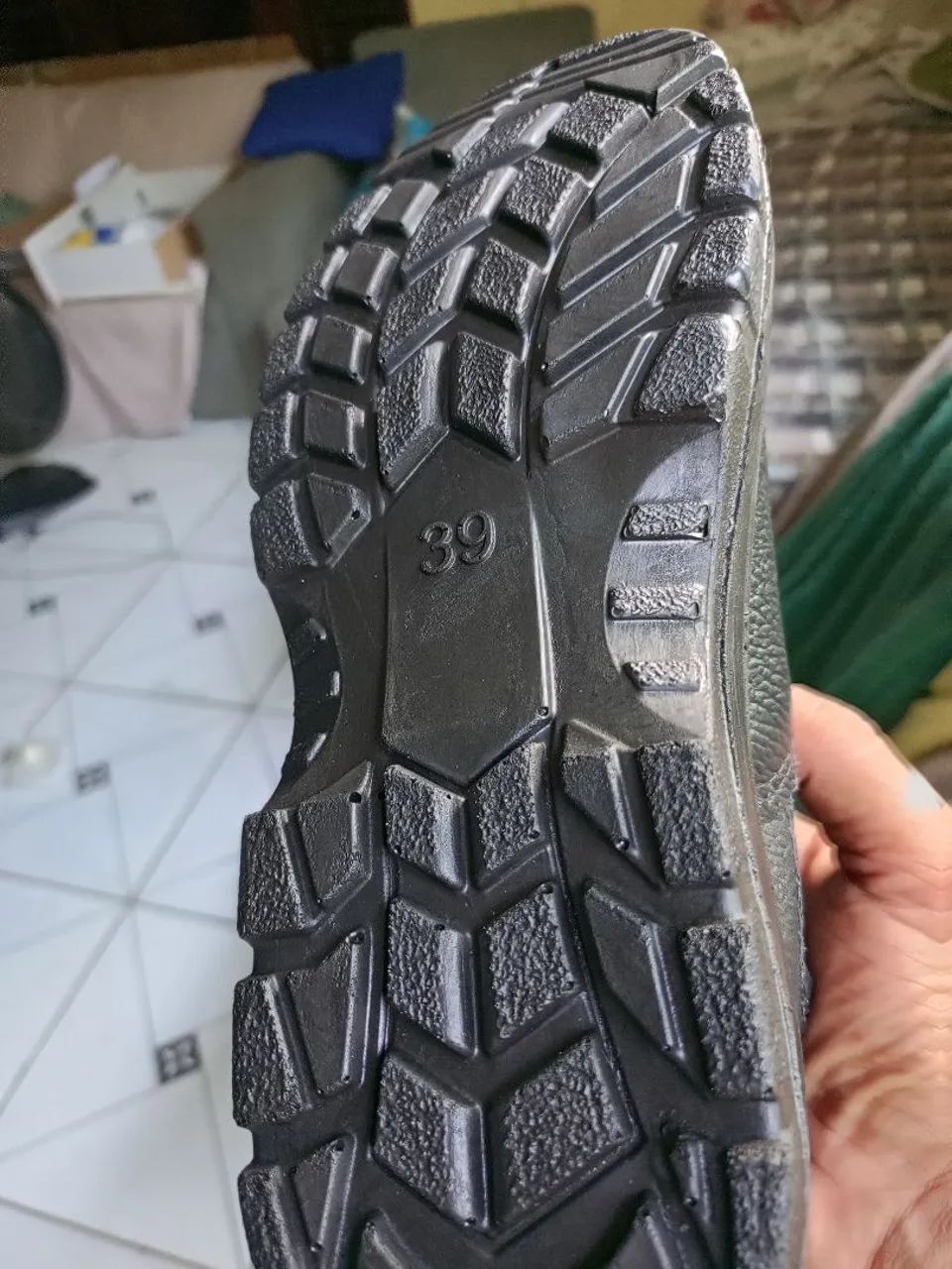 Bota nova com EPIs grátis 