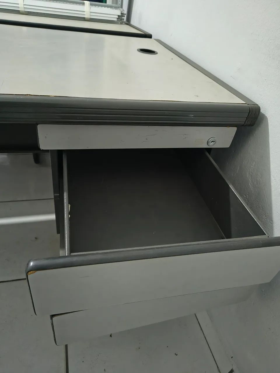 Mesa em aço escritório  - Foto 3