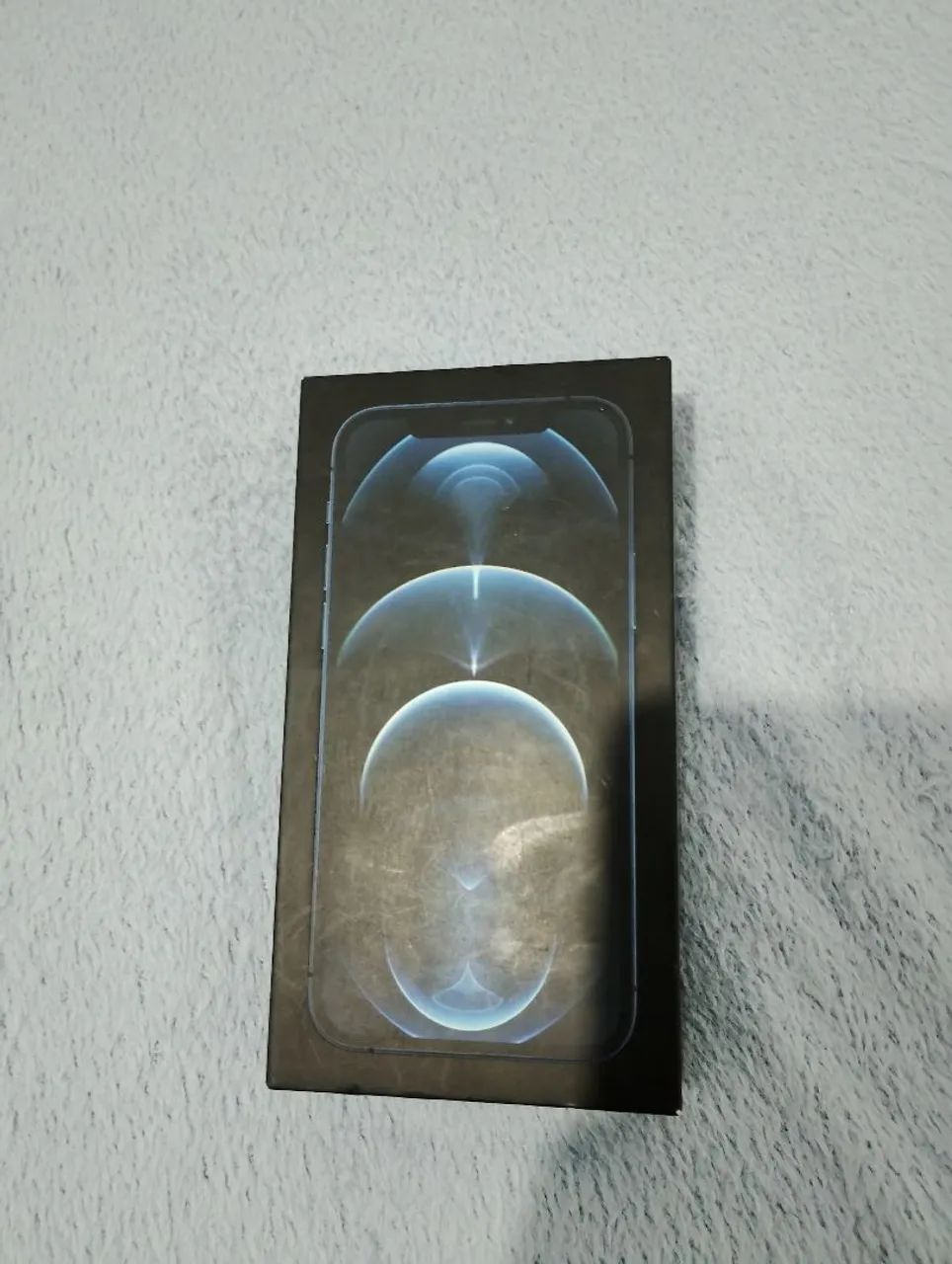 Caixa do iPhone 12 pro 