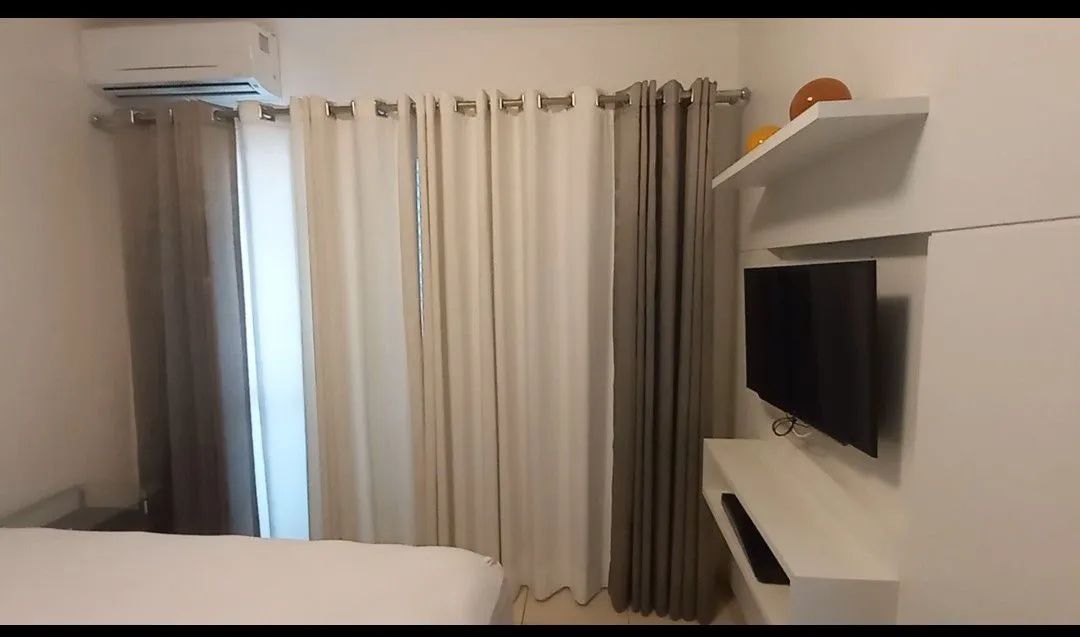 CORTINAS COM VARÃO E ILHOES 