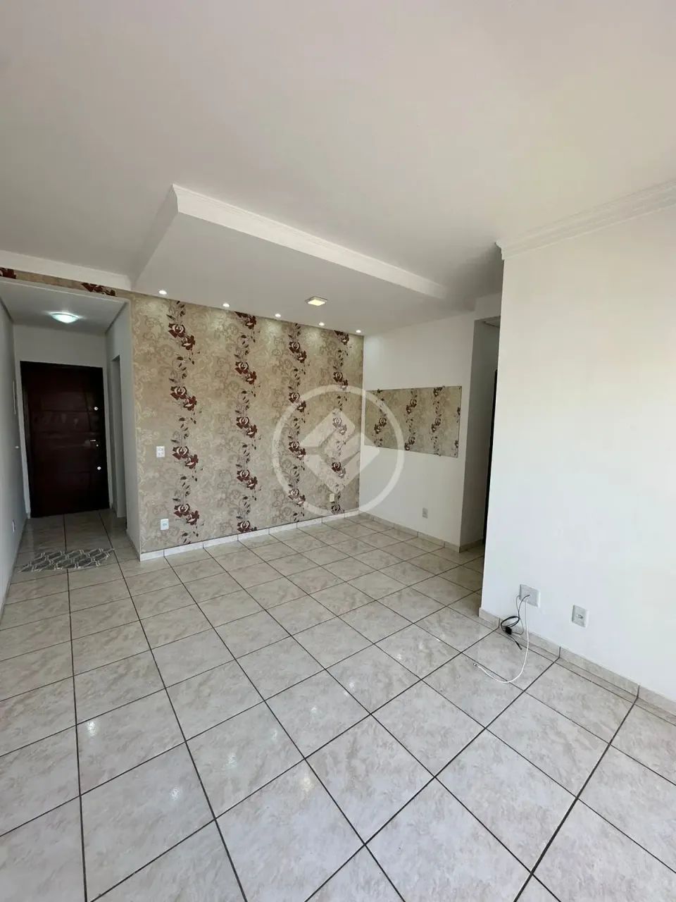 APARTAMENTO COM 2 QUARTOS SENDO 1 SUITE E VARANDA CONDOMINIO FECHADO COM AREA DE LAZER cod - Foto 3