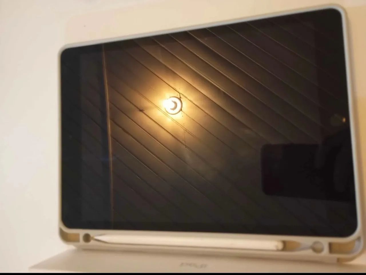 iPad 9 em bom estado acompanha capa carregador e caneta  - Foto 2