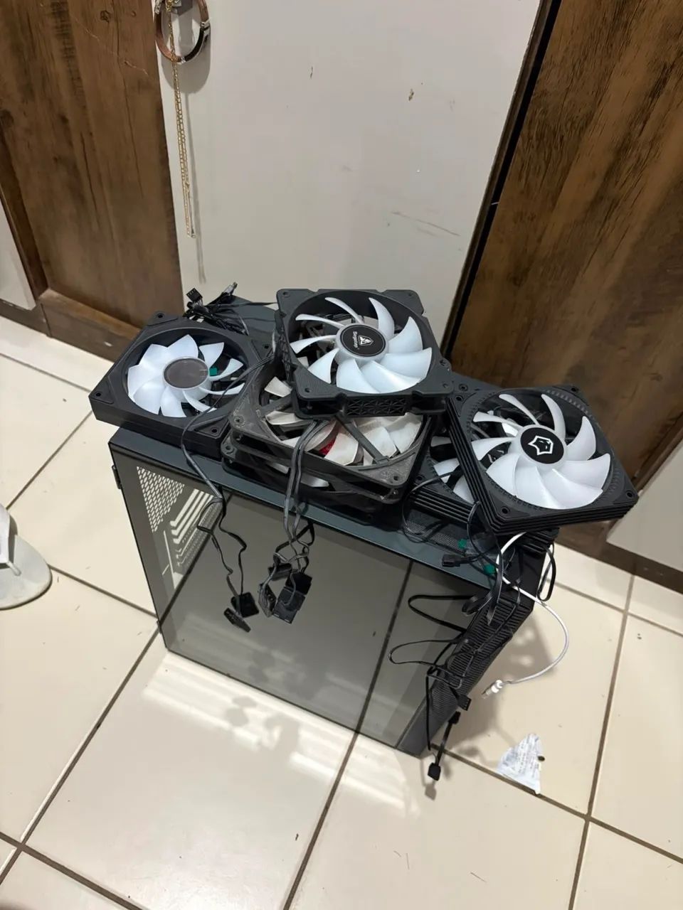 Vendo gabinete com 10 fãn