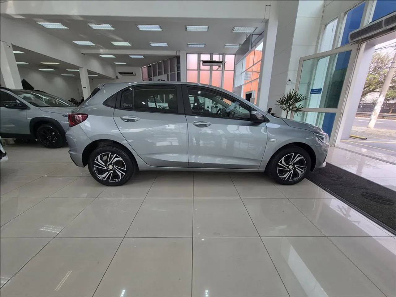 Chevrolet Onix Hatch LT 1.0 12V Flex Mec. 4P, foto 14 de 18