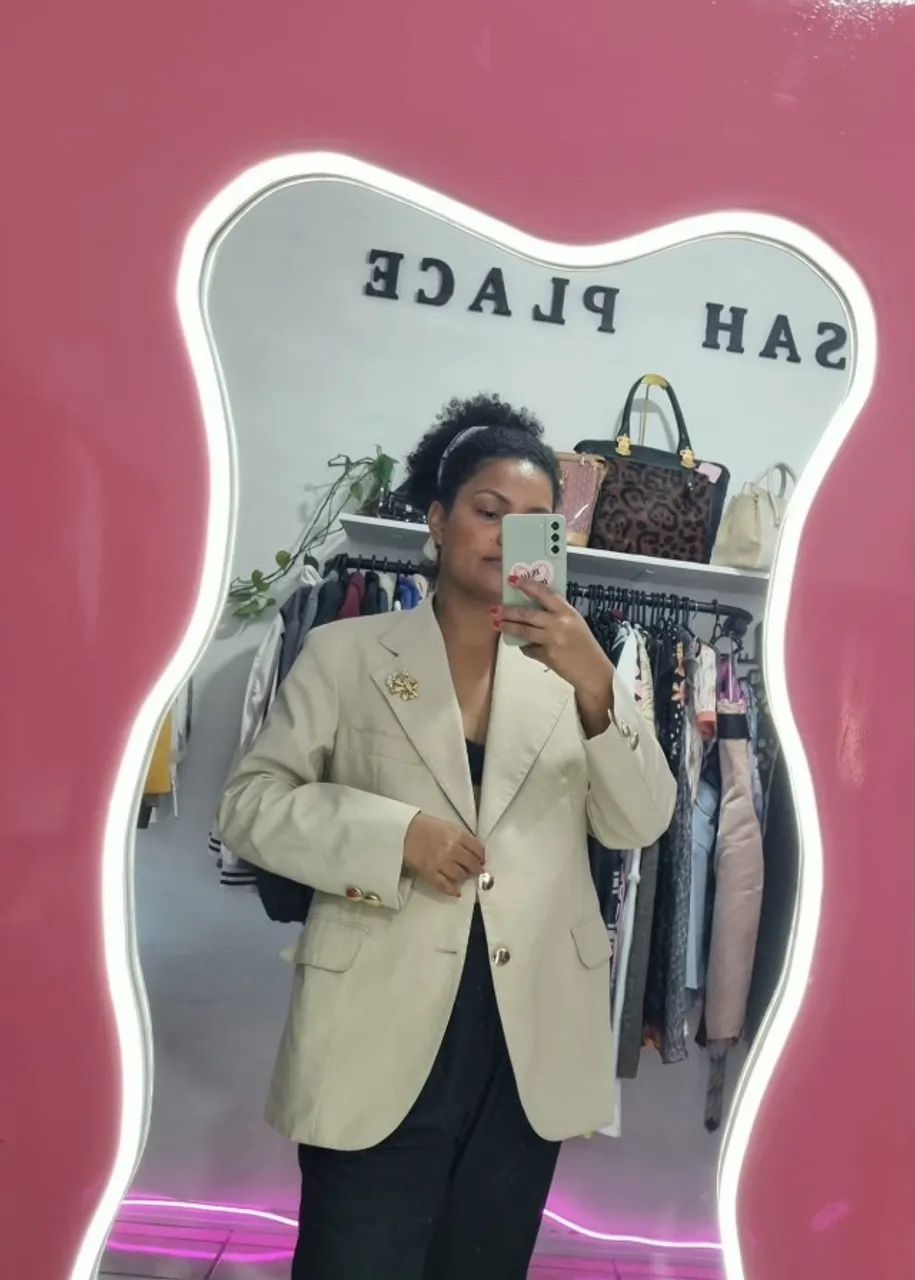 BLAZER BEGA COM BROCHE DOURADO - Foto 2