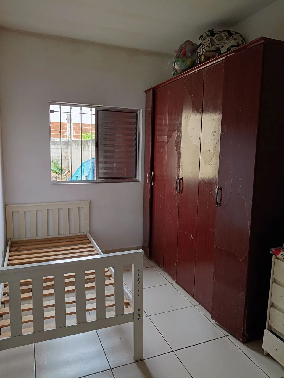 Guarda roupa casal e cama solteiro com colchão 