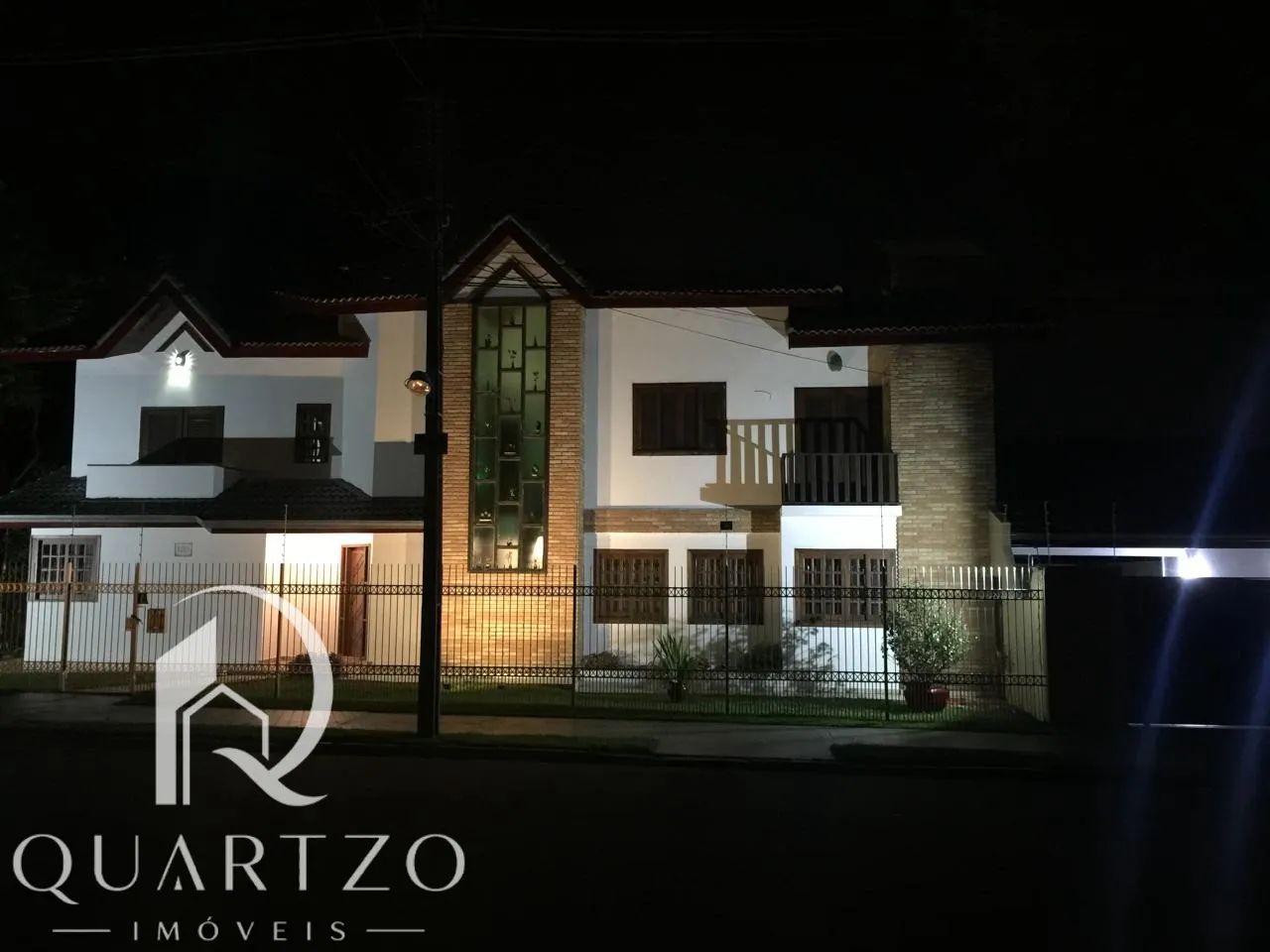 Casa na Zona 04 | 330 m² | 4 Quartos | 2 Suítes | Piscina - Foto 2