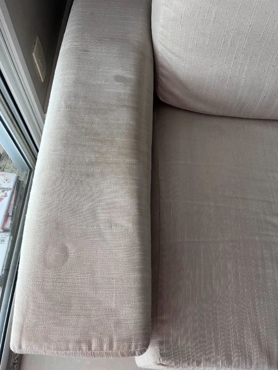 SOFÁ USADO - ESTRUTURA BOA - PRECISA TROCAR OU LIMPAR TECIDO - Foto 4