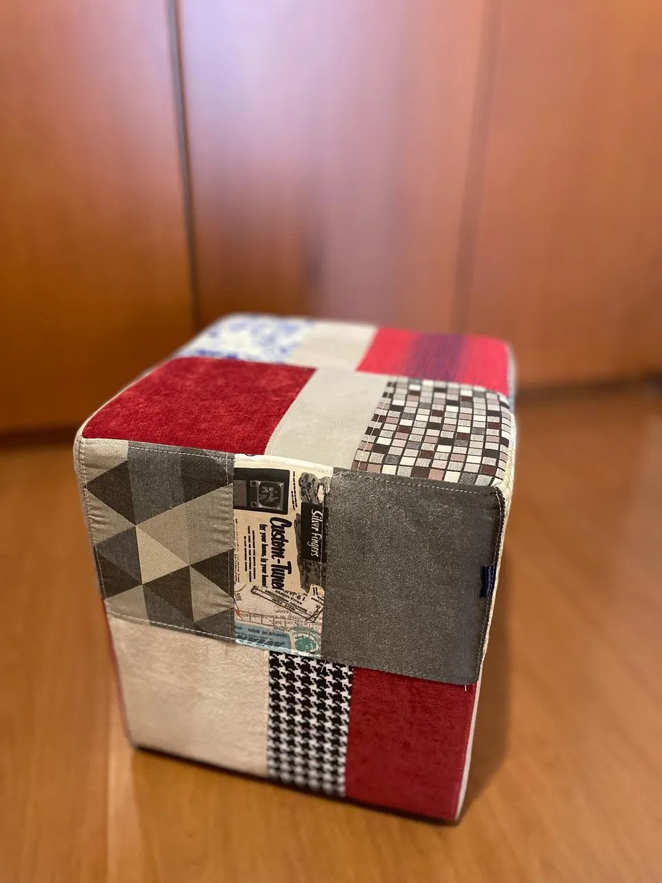 Puff de veludo em patchwork 417563117953361921