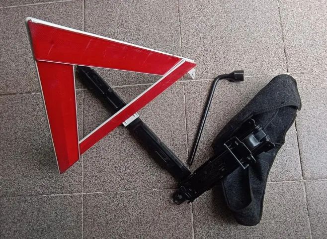 CHAVE DE RODA, MACACO E TRIANGULO