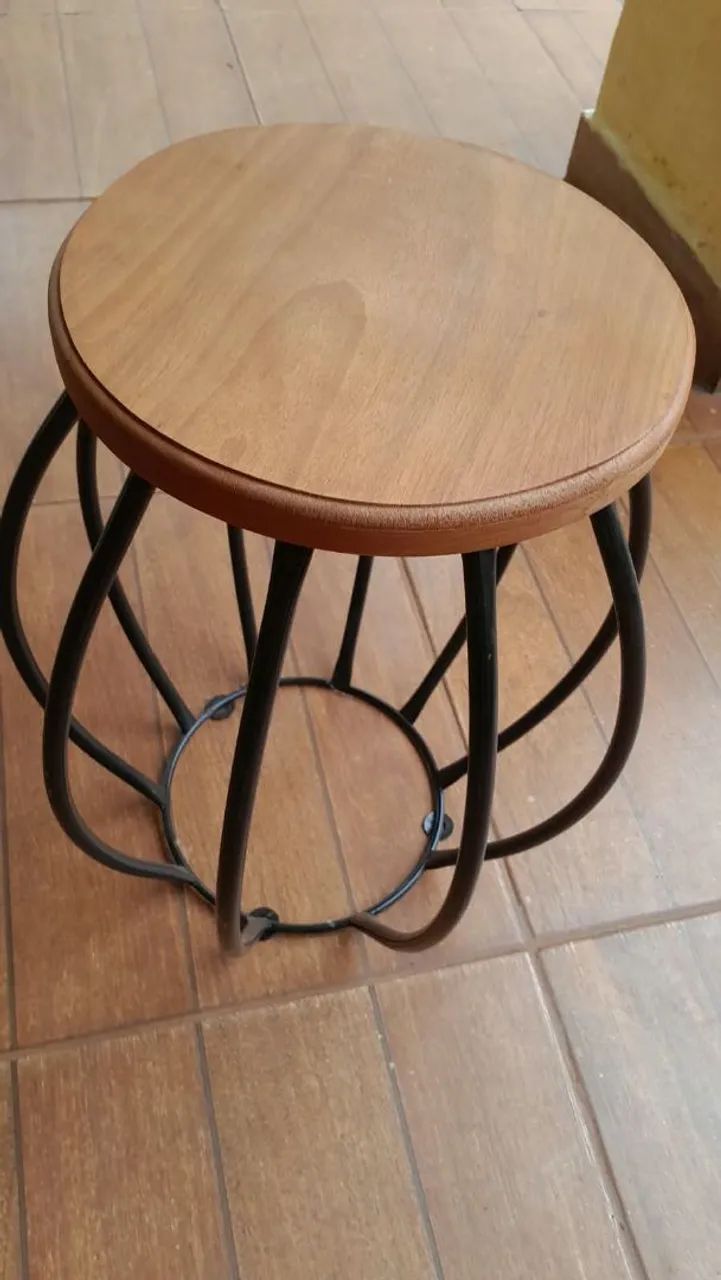 VENDE ESSA BANQUETA