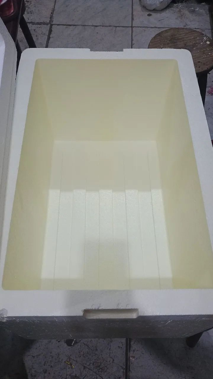 Caixa de isopor (120 litros)