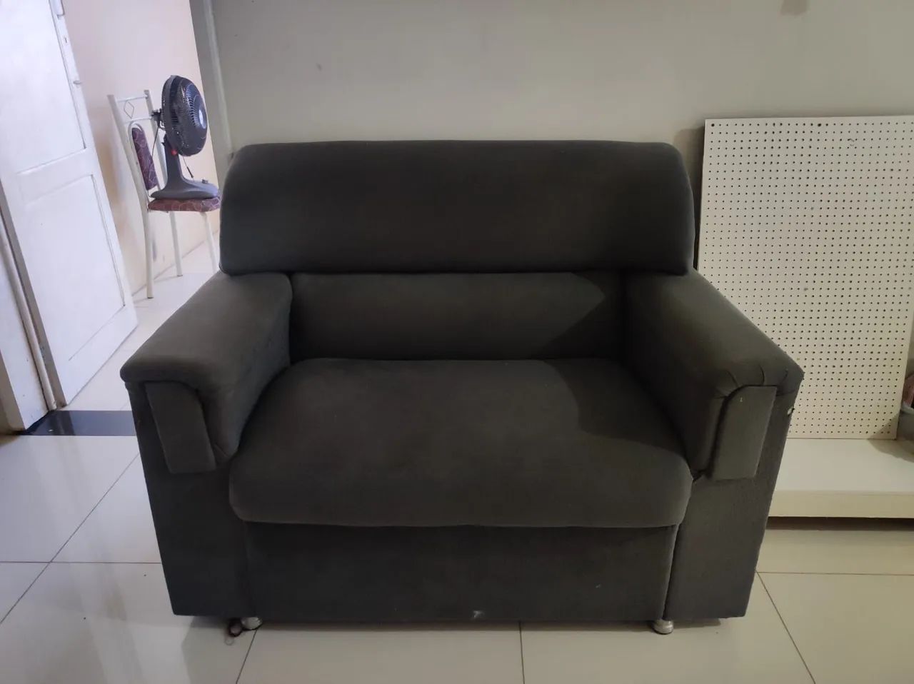 SOFÁ cinza em bom estado