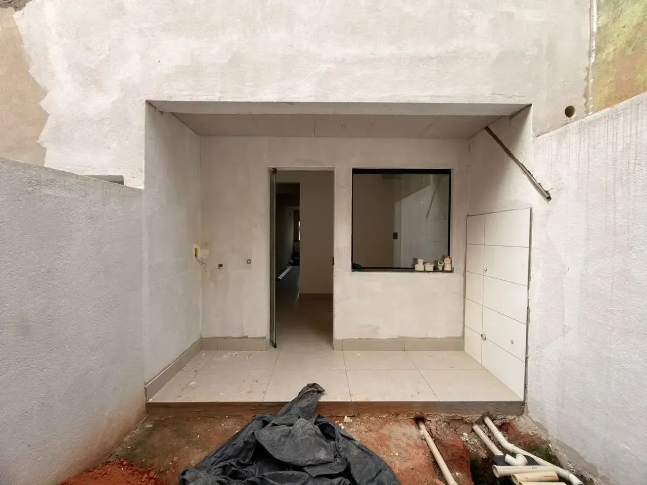 Casa Geminada com 2 quartos sendo 2 suítes 3 banheiros 1 vaga - Foto 2