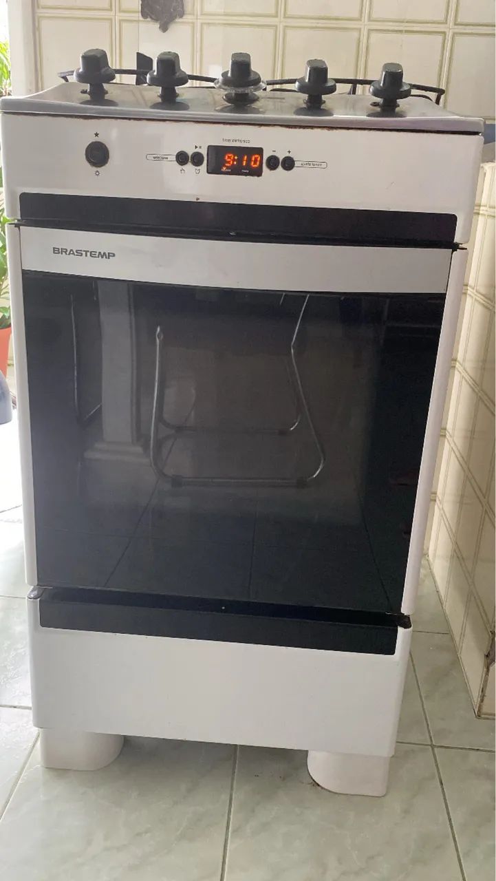 Brastemp Clean de 4 bocas, modelo BFO4TAB, com timer digital.