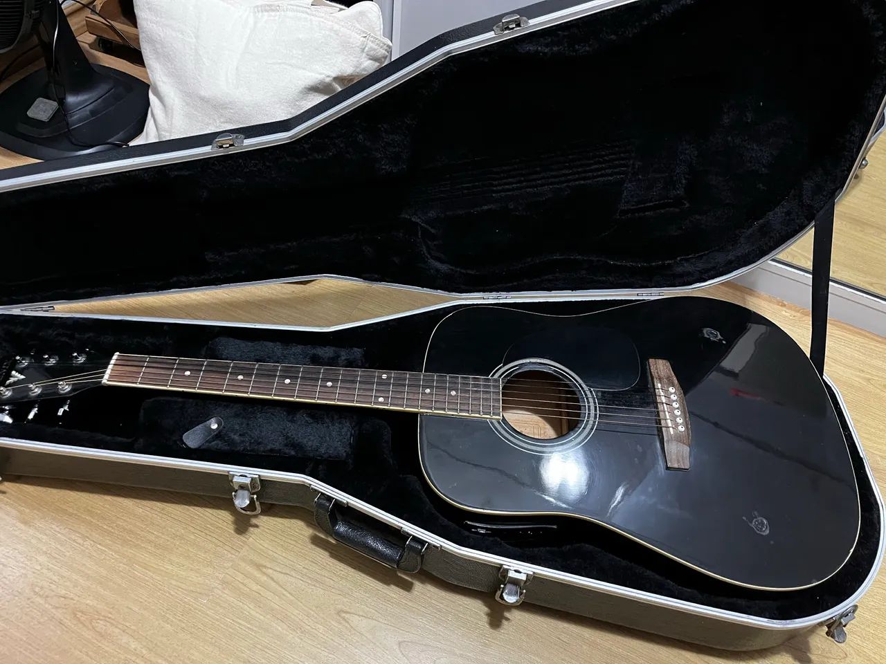 Case GATOR com violão elétrico  - Foto 5