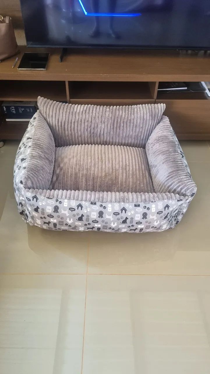 cama acolchoada com 5 travesseiros - Foto 4