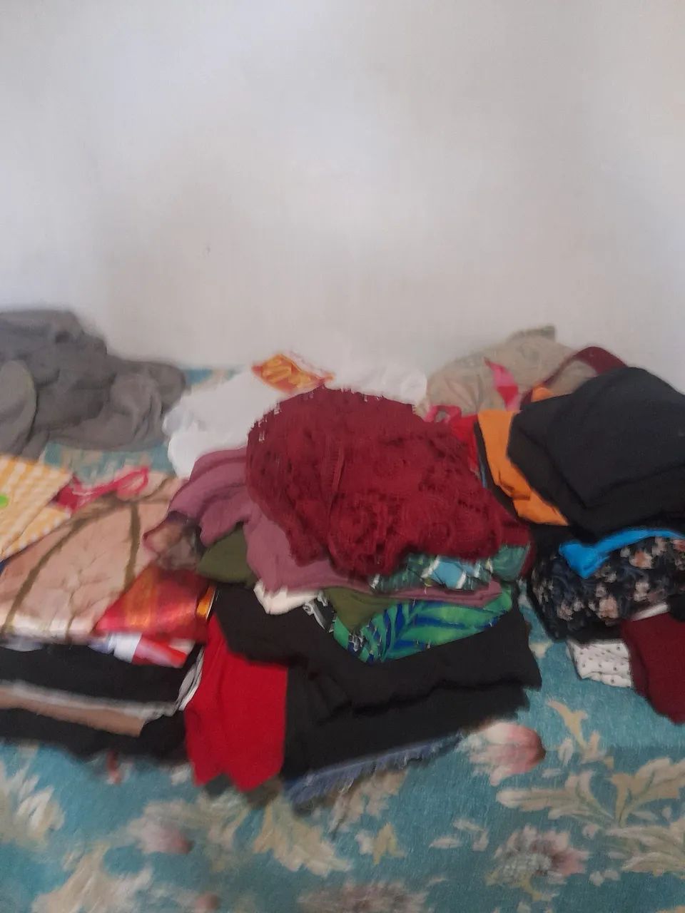 Vendo caixa de roupas  - Foto 3