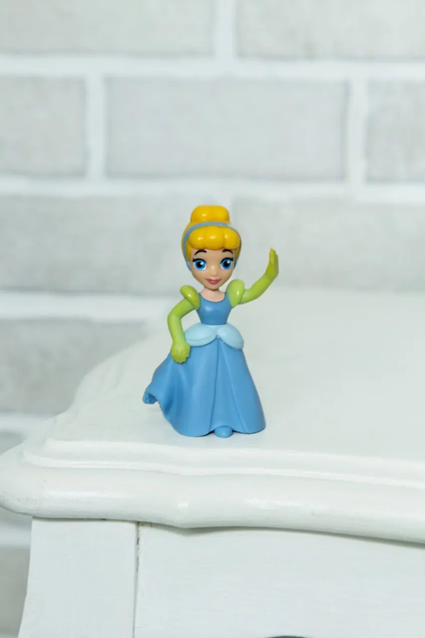 Boneca miniatura cinderela mcdonald's
