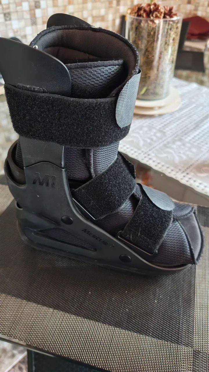 Bota ortopédica seminova