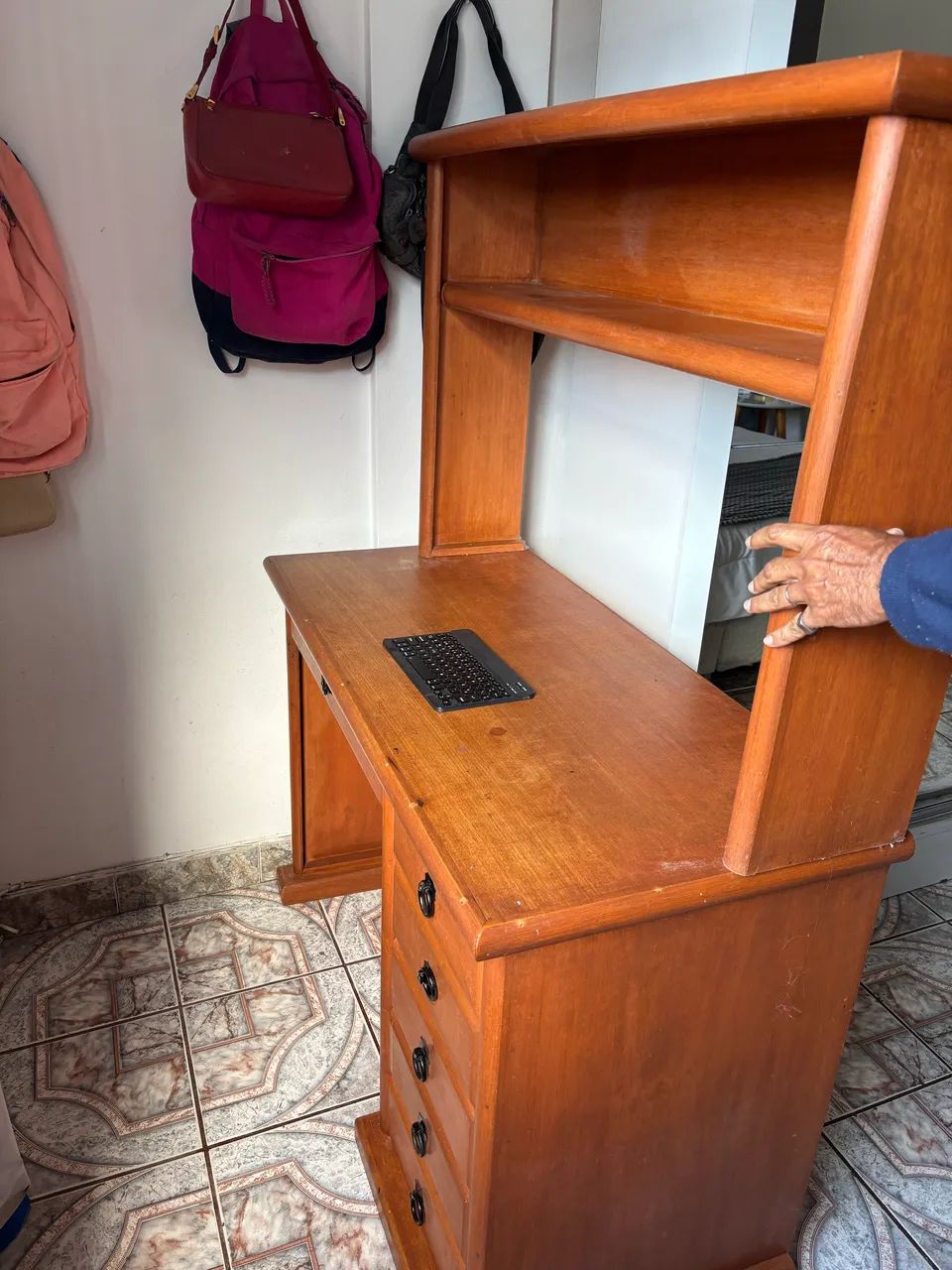 Escrivaninha madeira com parte de cima removível  - Foto 3