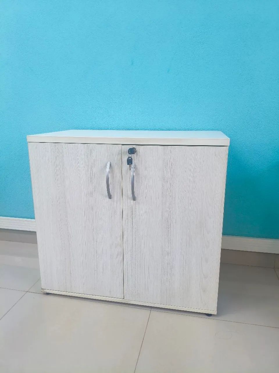 Armário organizador com chave