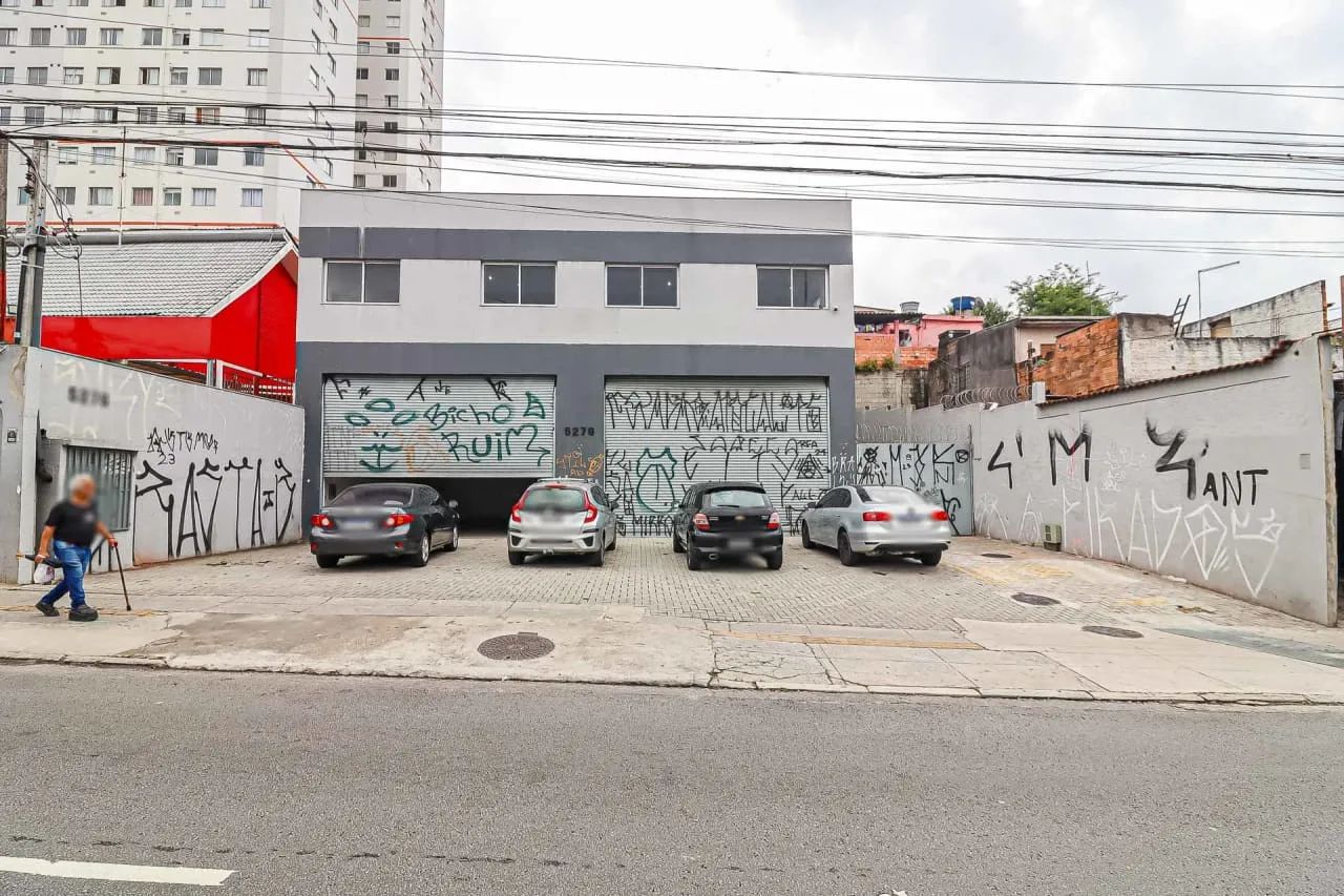 Galpão na Avenida Cupecê, 5276  186 m²