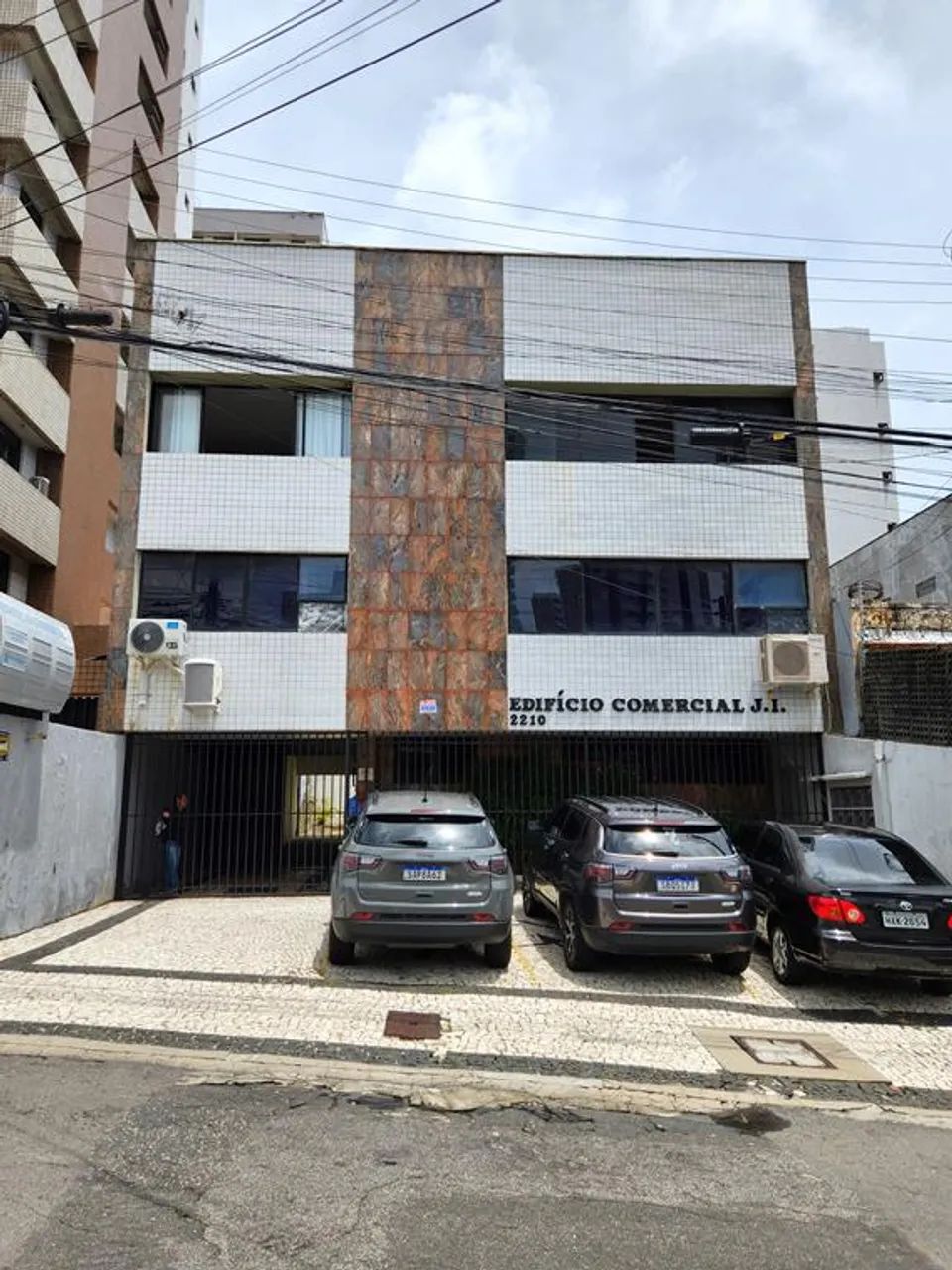 EXCELENTE PREDIO COM 09 SALAS E 09 BANHEIROS, COM VAGA PARA 05 CARROS E QUASE ESQUINA COM 
