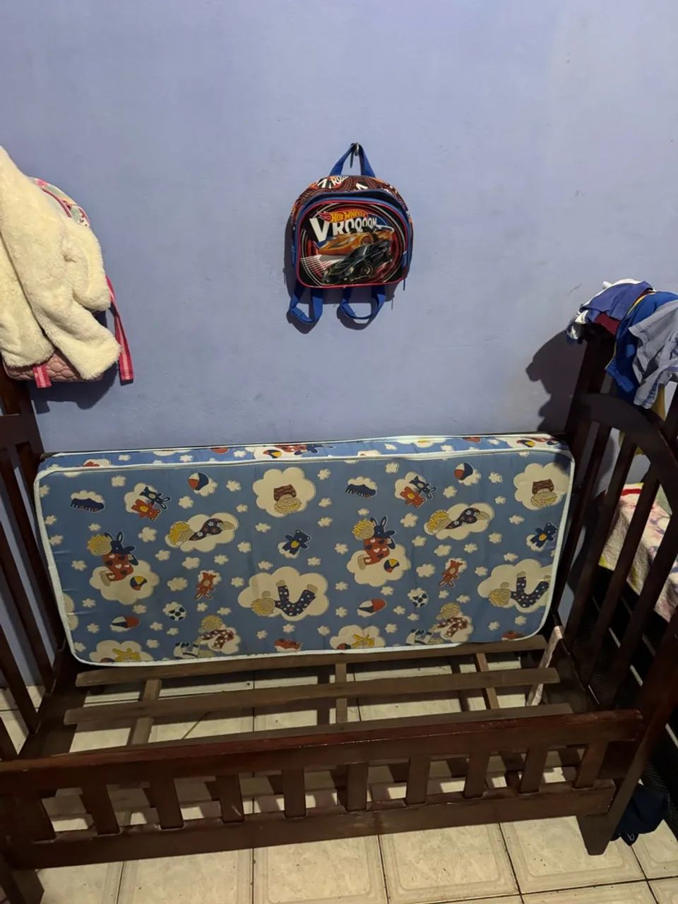 Berço com colchão 