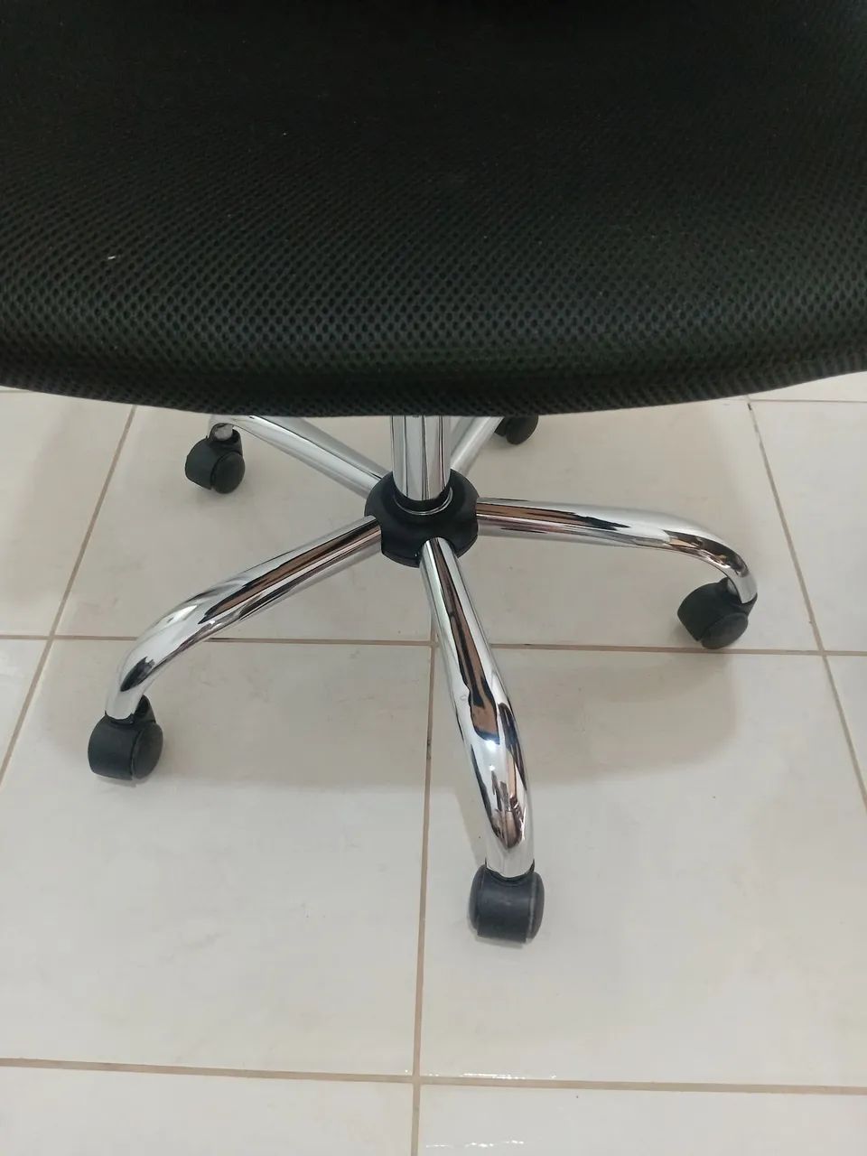 Mesa de computador e cadeira bem conservado - Foto 2